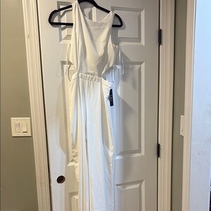 Elegant White Sleeveless Jumpsuit